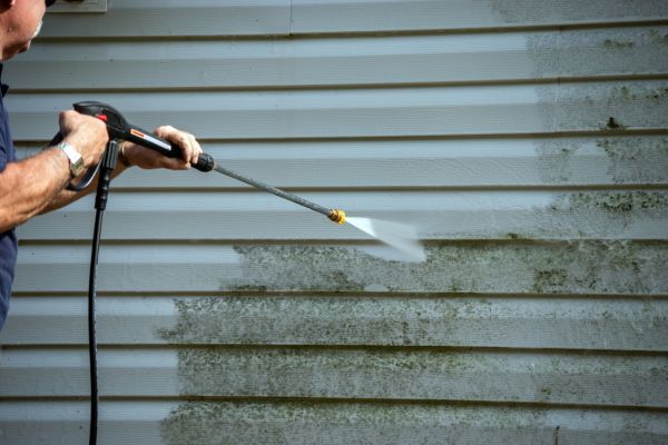 Cost of Vinyl Siding Power Washing in Sarasota